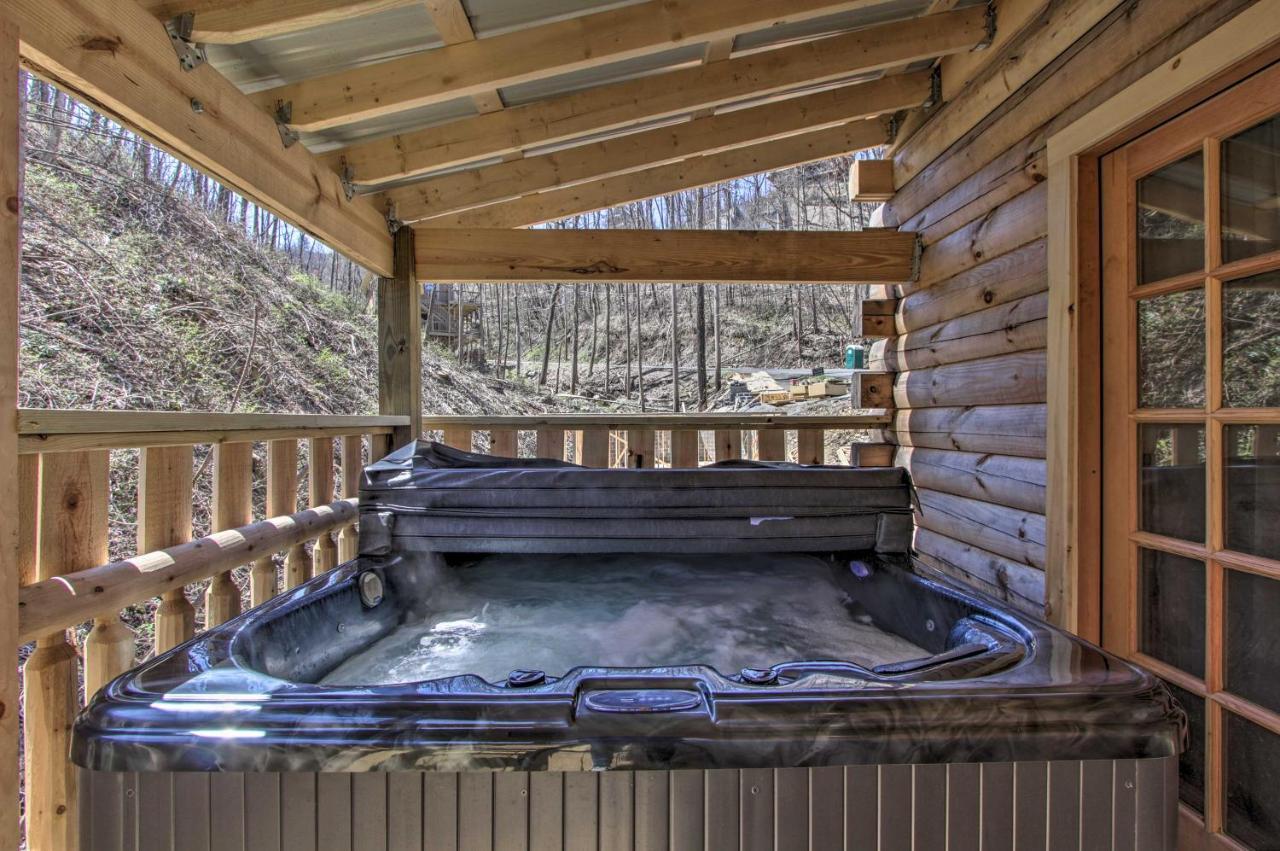 The Phoenix Cabin With Hot Tub In Gatlinburg! エクステリア 写真