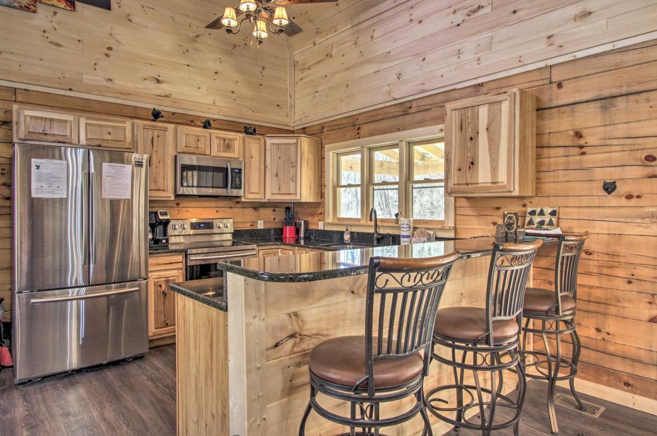 The Phoenix Cabin With Hot Tub In Gatlinburg! エクステリア 写真