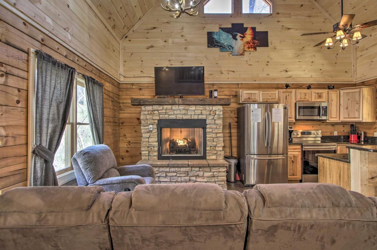 The Phoenix Cabin With Hot Tub In Gatlinburg! エクステリア 写真