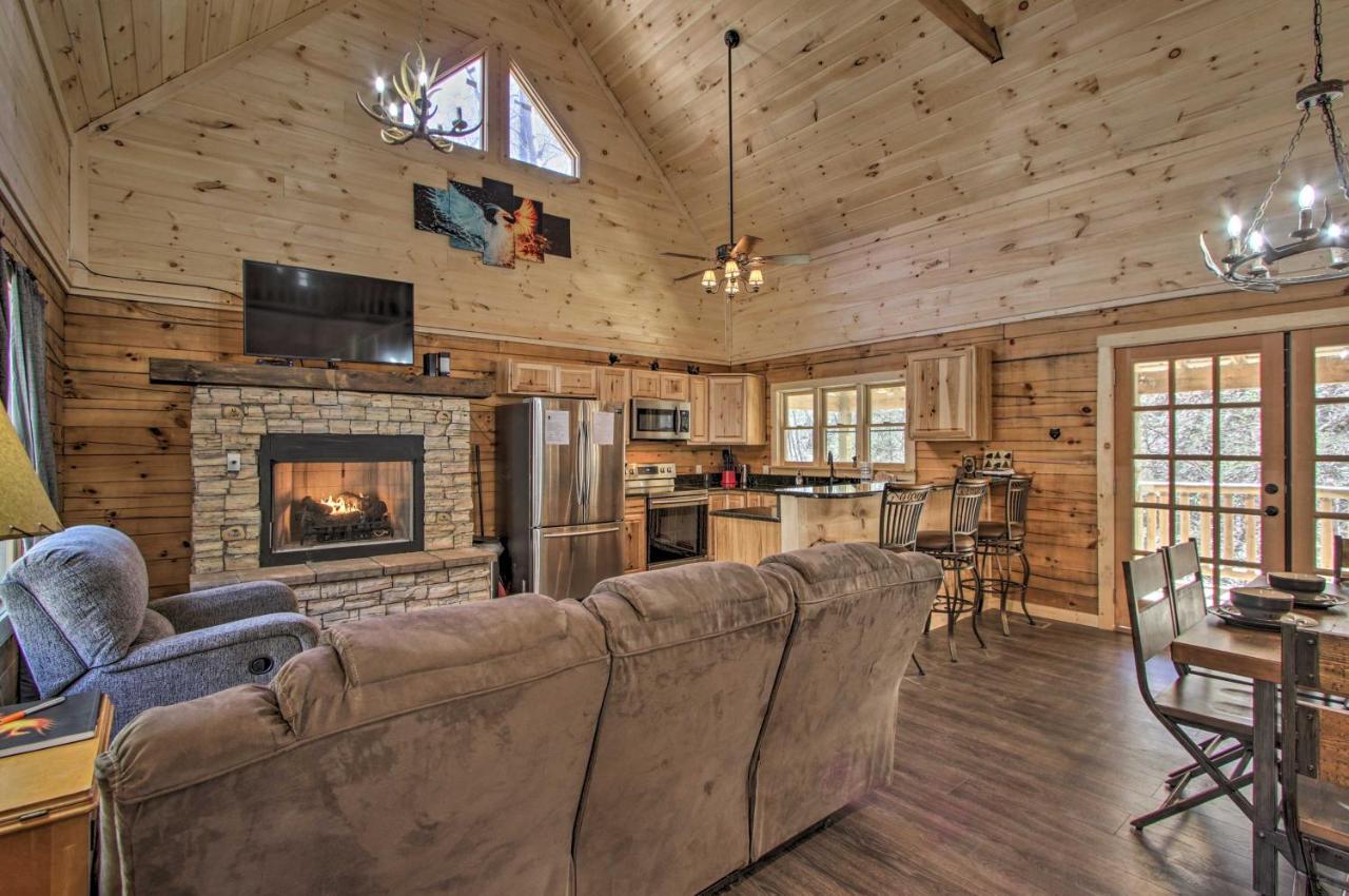 The Phoenix Cabin With Hot Tub In Gatlinburg! エクステリア 写真