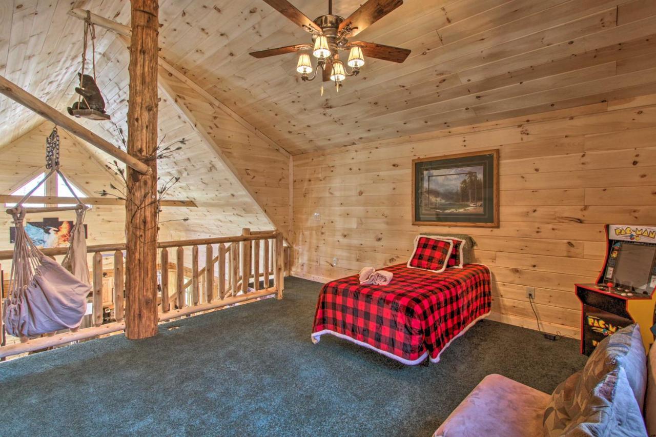 The Phoenix Cabin With Hot Tub In Gatlinburg! エクステリア 写真